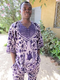 Bertrand i traditionell kameruansk utstryrsel.