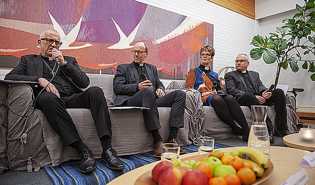 Biskopskandidaterna Harry S Backström, Sixten Ekstrand, Lisa Enckell och Bo-Göran Åstrand diskuterade bland annat väckelserörelserna under utfrågningen i Nykareby.