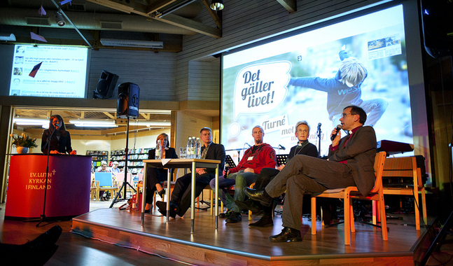 Fredagskvällens paneldiskussion berörde ungdomars utslagenhet. Kvällen blev något av året UKs huvudtema. (foto: Johan Myrskog) 