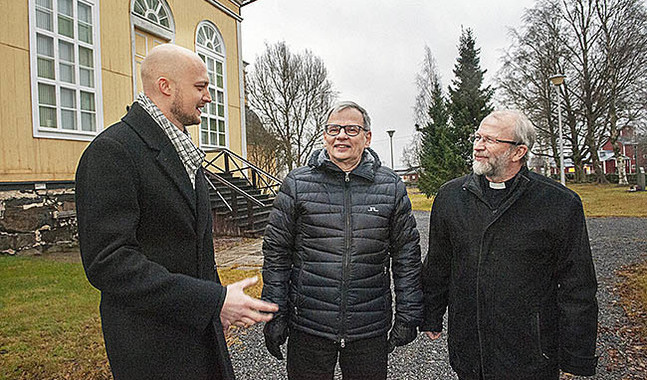 Niklas Wallis förordnas till tf. kaplan, Timo Saitajoki till kaplan och Anders Store till kyrkoherde i nya Kronoby församling. 
