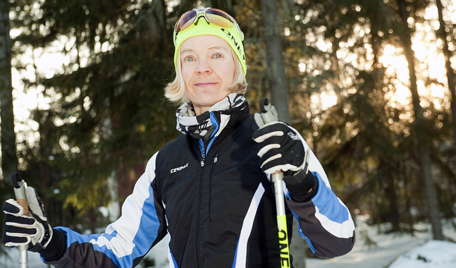 Fyra till sex gånger i veckan ger sig Camilla Andersson ut i skidspåret på en tur mellan 20 och 30 kilometer. (FOTO: Johan Sandberg)