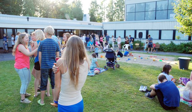 Sommarlägerstämning  i Pieksämäki 2013. Årets läger skjuts nu upp med ett år.