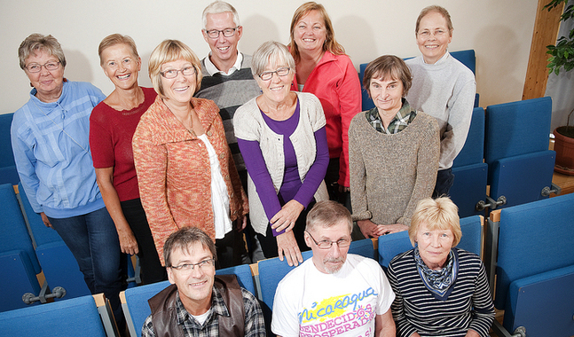 Nicaraguaresenärerna är från vänster Ingmari Björkman, Tuula Öhman, Marianne Sandstedt, Bo-Erik Ek, Kerstin Torrkulla, Helena Vikström, Siv Meriläinen och Sonja Hellsten. Sittande Guy Djupsjöbacka, Bengt-Eric Rönn och Eivor Kangasniemi. Tre resenärer saknas på bilden.