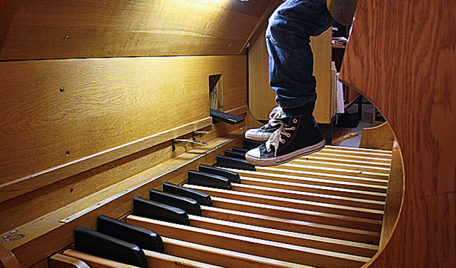 Orgellektionerna hålls i Tomas kyrka i Mejlans. (Foto: Nina Österholm)