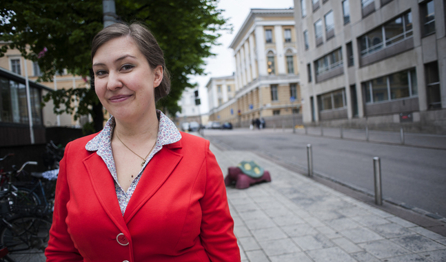 Charlotte Vainio säger att tanken om den mörka medeltiden speglar våra egna tankar om konflikten mellan samhälle och kyrka i dag. (Foto: Christa Mickelsson)
