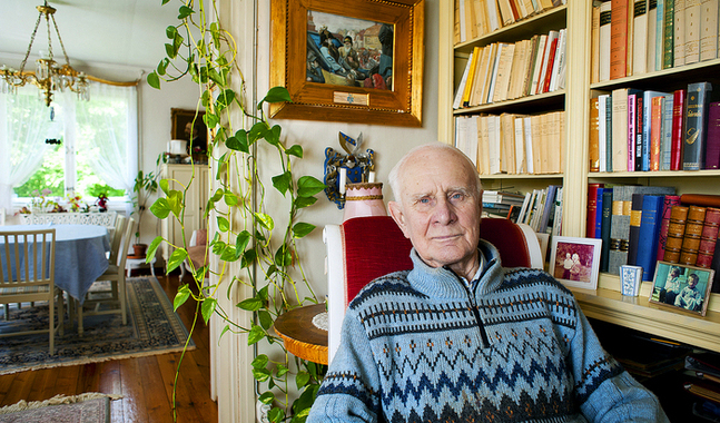 louis Ehrnrooth ärvde utgården Baggnäs efter sin far. Louis hade drömt om Baggnäs alltsedan han som 16-åring gick nattvakt på Tervik under vinterkriget. FOTO: Tomas von Martens