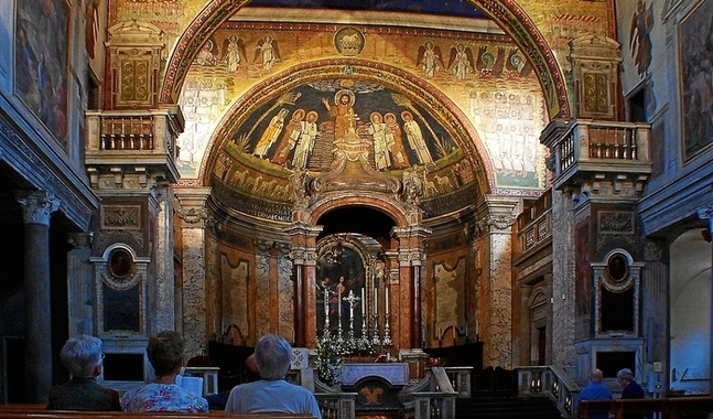 Allt i den här kyrkan är värt att se men mosaiken uppe vid koret är speciellt fin.
FOTO: Wikimedia