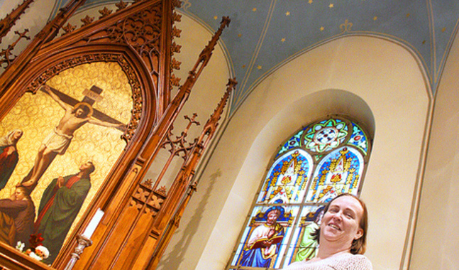 Anne Breiling är församlingssekreterare i Tyska församlingen som har sitt centrum kring Tyska kyrkan i Helsingfors.