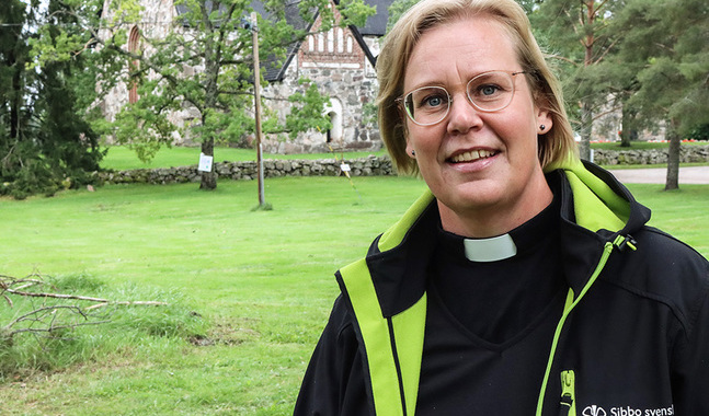 Camilla Ekholm som är kyrkoherde i Sibbo har valt att se hoppfullt på hösten. Och pandemin har lärt henne några mycket viktiga saker.