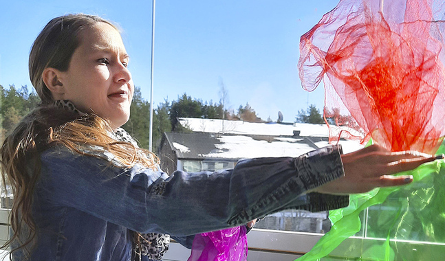 Daniela Lindberg har övat jonglering inför vårfestens cirkusskola.
