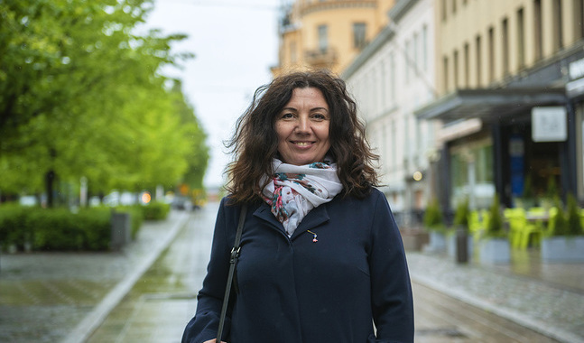 Emina Arnautovic
jobbar som Sfp:s kontaktchef i Österbotten. Hon pendlar till jobbet i Vasa från hemmet 
i Närpes.