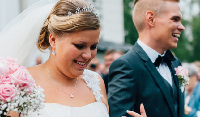 Hanna-Madeleine och Ludvig Andersson förberedde sig för sitt bröllop genom att gå en äktenskapskurs. Läs hela intervjun i Kyrkpressens Bröllopsbilaga!