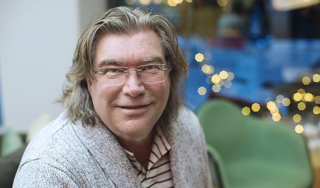 Mikael Lindfelt är professor i systematisk teologi och dekanus för fakulteten för humaniora, psykologi och teologi vid ÅA.
