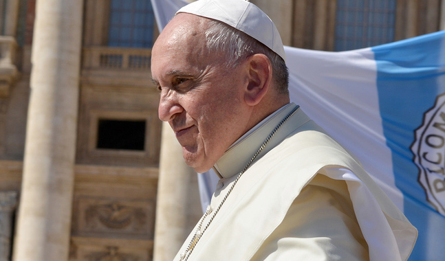 Påve Franciskus anklagas för heresi i ett 20 sidor långt brev.