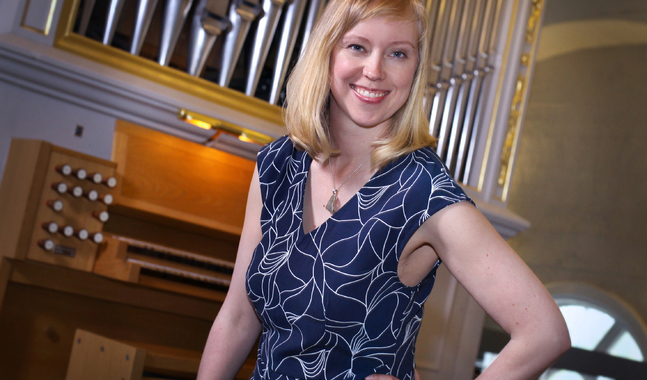 Karolin Wargh tycker det känns mäktigt att spela orgel.