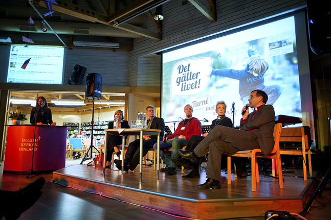 Fredagskvällens paneldiskussion berörde ungdomars utslagenhet. Kvällen blev något av året UKs huvudtema. (foto: Johan Myrskog) 