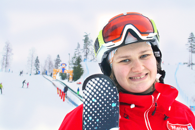 Marina Stenbäck är skidlärare på fritiden vid sidan av studierna i Åbo.