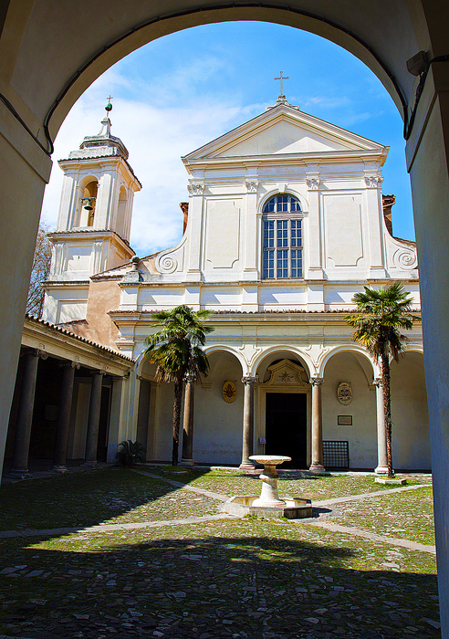 På marknivå är San Clemente en medeltida basilika. 
FOTO: COLOURBOX