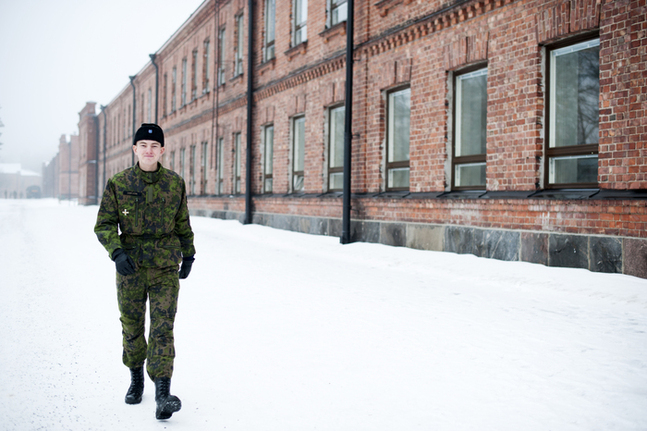 Beväringspastor Samuel Erikson tycker att kyrkan ska finnas bland sina medlemmar, också i det militära.