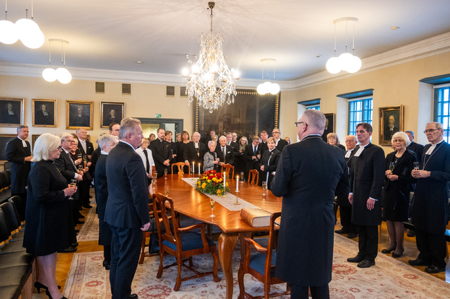 Vid det Borgå domkapitels första möte den 1 december år 1923 var det dåvarande biskopen Max von Bonsdorff som svingade ordförandeklubban. År 2023 var det nuvarande biskopen Bo-Göran Åstrand som skötte det uppdraget.