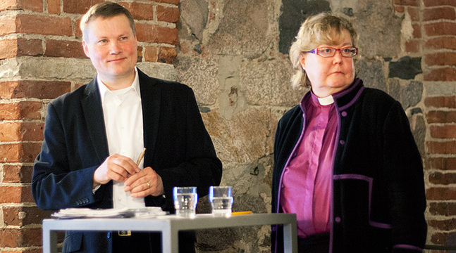Ari Nissinen och Irja Askola utmanar finländarna att ekofasta.