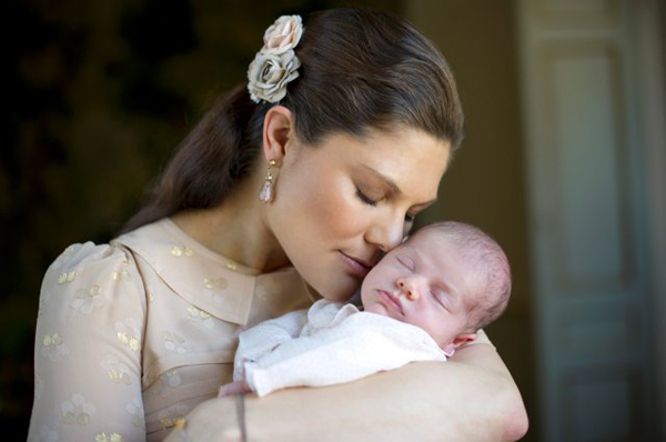 Kronprinsessan Victoria och prinsessan Estelle.