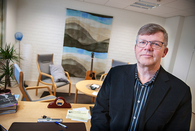 Jan-Erik Nyberg  vid familjerådgivningen i Jakobstad säger att kyrkans familjerådgivning har .