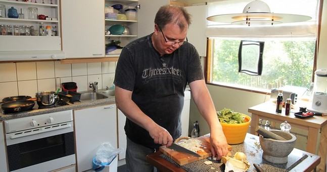 Pizzaätartävling, 100 personer på julmiddag och tv-kameror i köket. Dan Krogars i Pernå gillar matutmaningar. Foto: LIV
