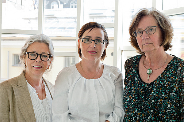 Projektchef Liisa Melin, koordinatorn för frivilligarbetet Tamara Bergkvist och volontären Christine Zitting.