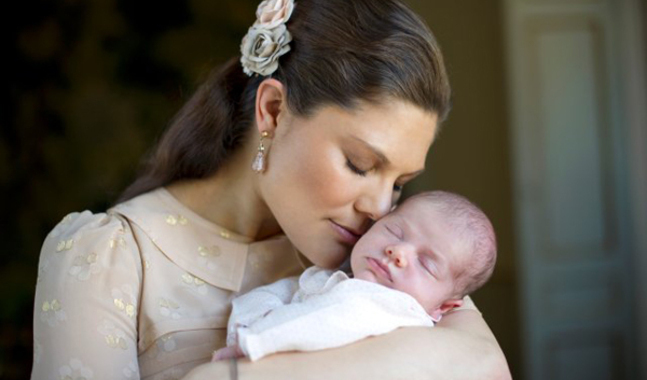 Kronprinsessan Victoria och prinsessan Estelle.