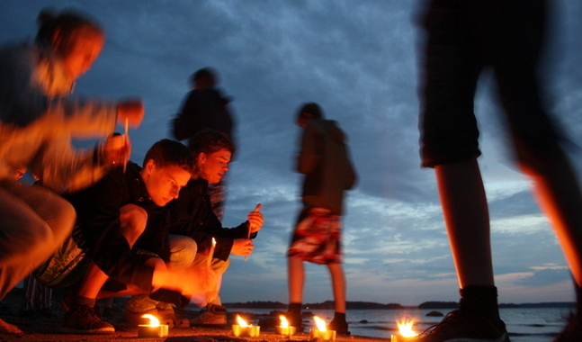 Aftonandakt på stranden.