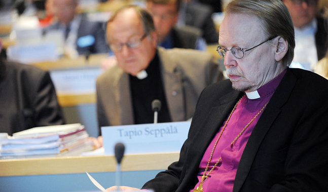 Kari Mäkinen har nu kommenterat sitt beslut att ingripa i Leif Nummelas anförande vid kyrkomötet i Åbo.