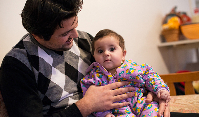 Dottern Eva föddes i Jordanien den 8 juli. Fyra månader senare kom familjen till Finland.