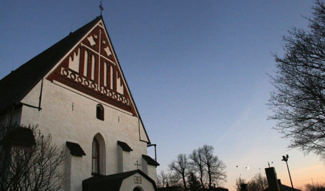 Närbild besöker Borgå domkyrka för att ta en titt på värdefulla föremål.