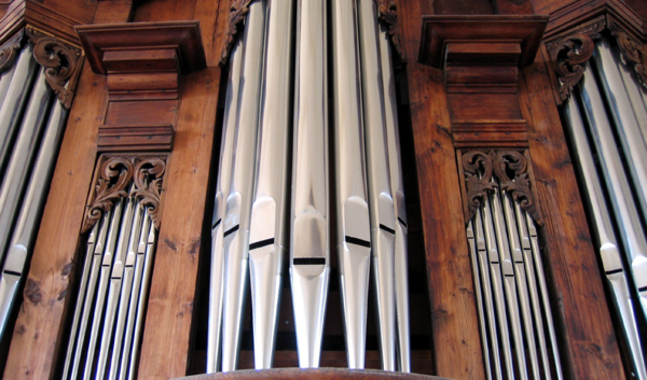 På sommaren ordnas det orgelstunder i många kyrkor.