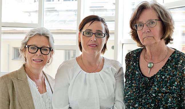 Projektchef Liisa Melin, koordinatorn för frivilligarbetet Tamara Bergkvist och volontären Christine Zitting.